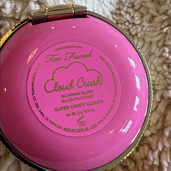 NEW Cloud Crush Blurring Powder Blush — Super Candy Clouds - Picture 4 of 6